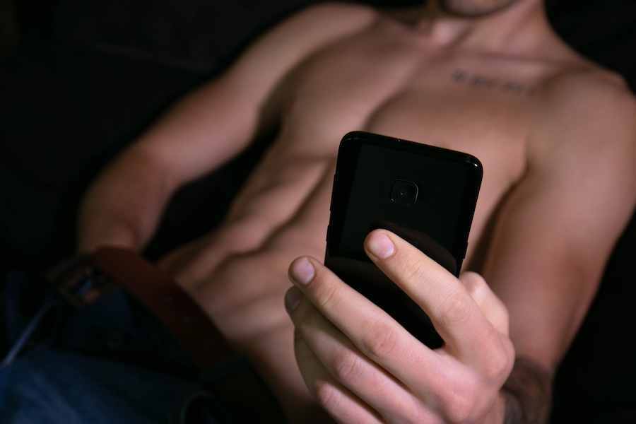 Mehr Informationen zu "Gay Sexting – Wie man beim Schreiben richtig sexy wirkt"